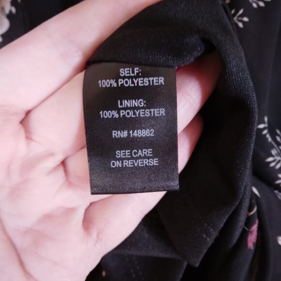 Torrid Floral V Neck Ruched Dress size 4 - Picture 10 of 11